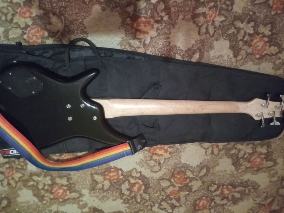 Продам бас гітару!