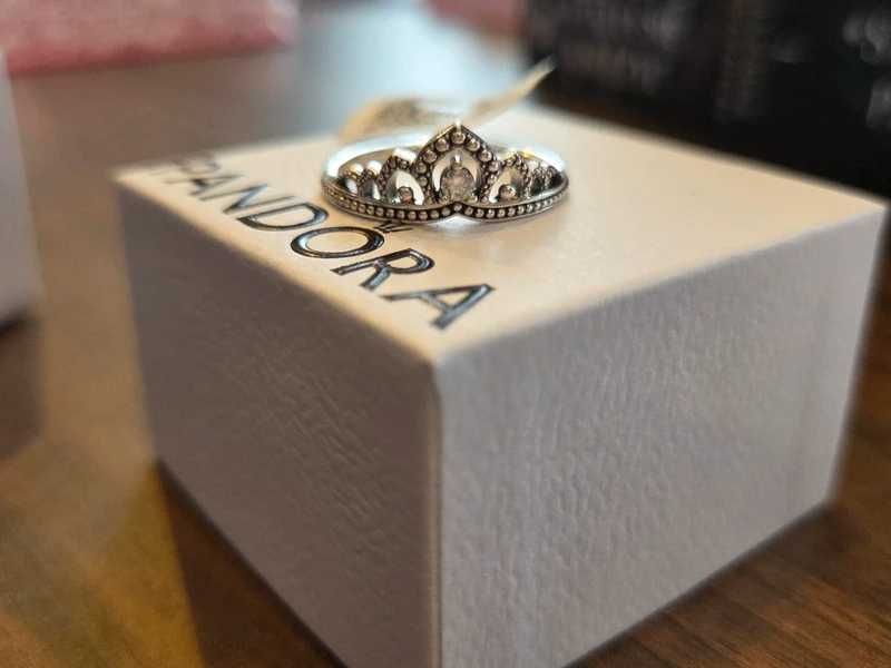 Nowy pierścionek Tiara Pandora r.58