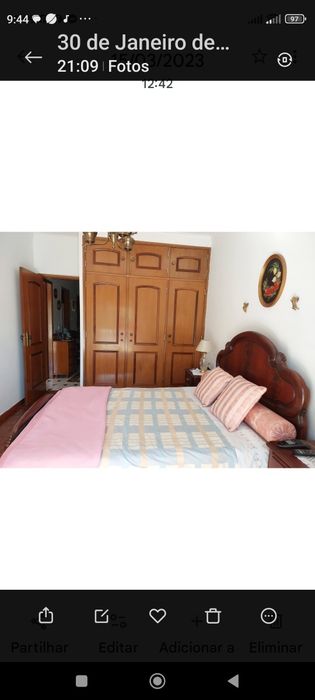 Cama de casal em bom estado