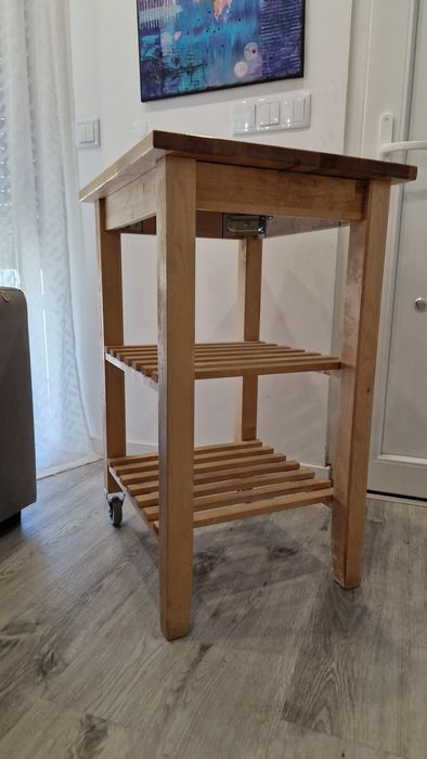 2  carrinhos de cozinha IKEA 65 €