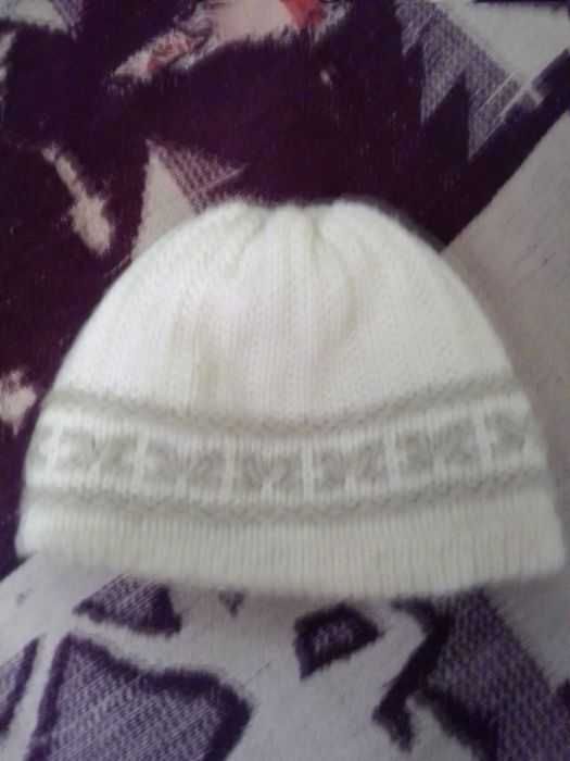 Зимова двойна захисна біла жіноча шапка з шарфиком в'язана