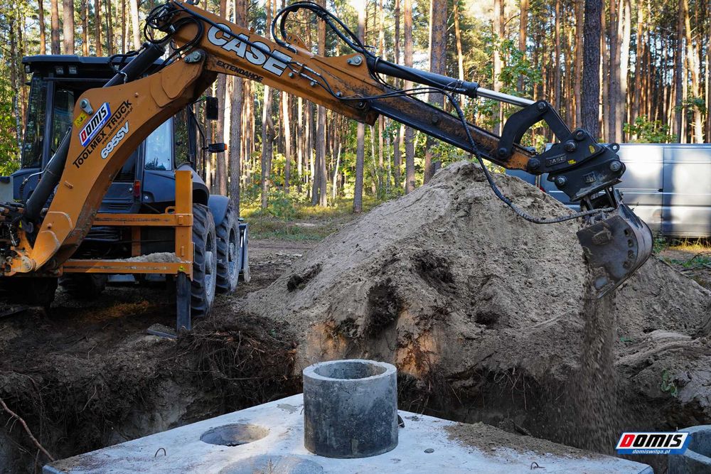 KOPARKA koparko-ładowarka zimia kruszywo Prace ziemne