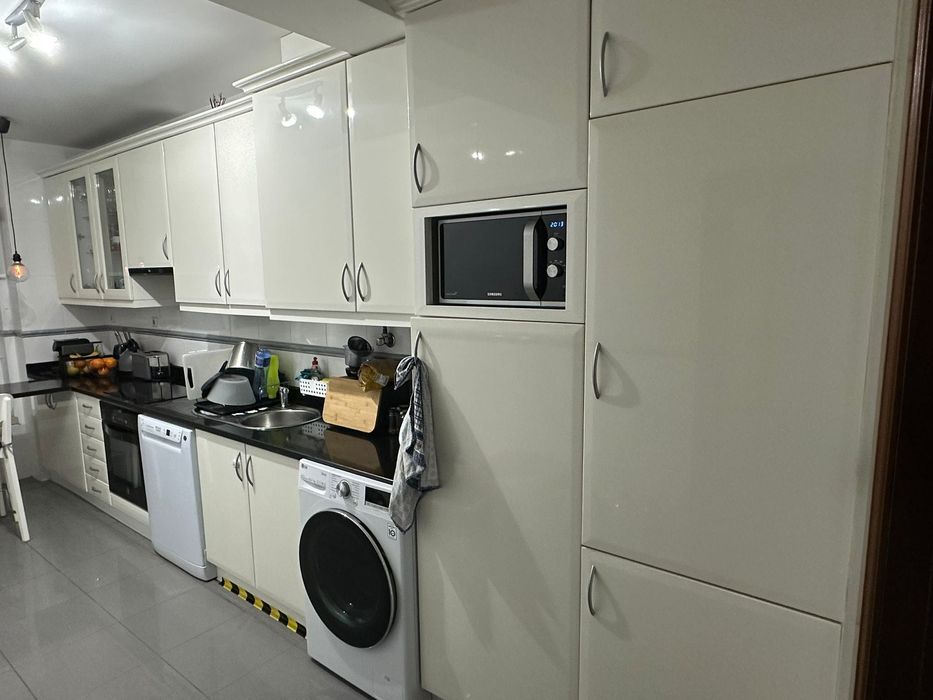 Cozinha usada em bom estado de conservação