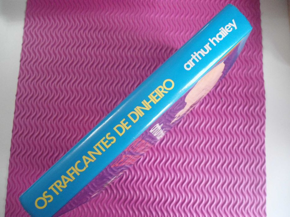 Os Traficantes de Dinheiro por Arthur Hailey