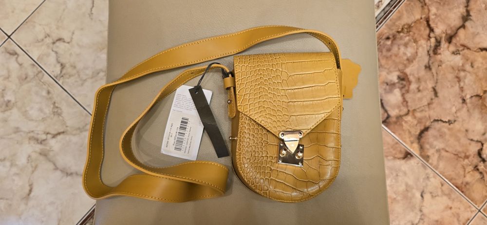 Продам шкіряну  Estro крос-боді жовта рептилія