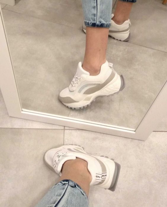 Buty damskie sportowe na grubszej podeszwie r.39