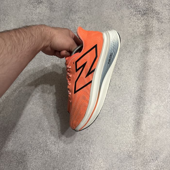 New Balance FuelCell SuperComp Trainer v2 оригінальні чоловічі  професійні бігові кросівки нью беланс