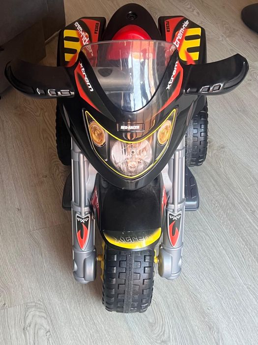 Mota Elétrica Infantil 6V com Carregador – Como Nova, Pouco Uso
