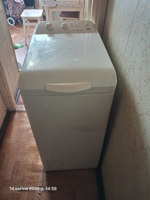 Electrolux EWT10120Wвертикальна