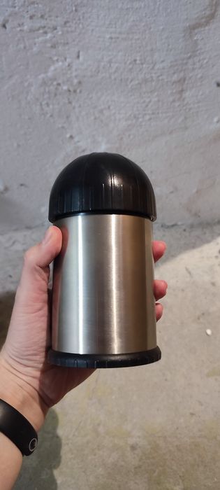 Obrotowa tarka do sera, parmezanu