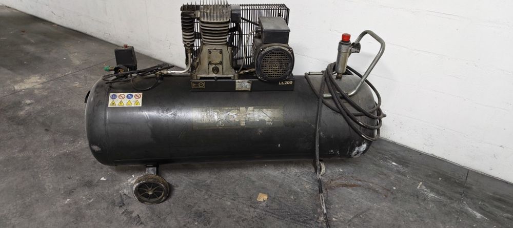 Compressor 200L usado