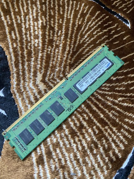 Продам оперативную память Samsung DDR3 4 GB 1600 MHz