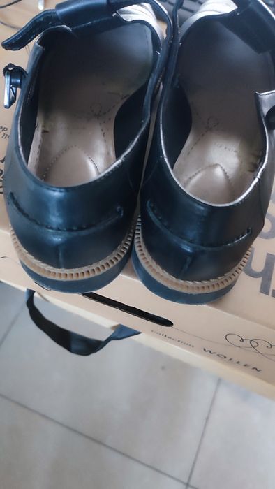 Шкіряні туфлі Clarks на невеликих підборах