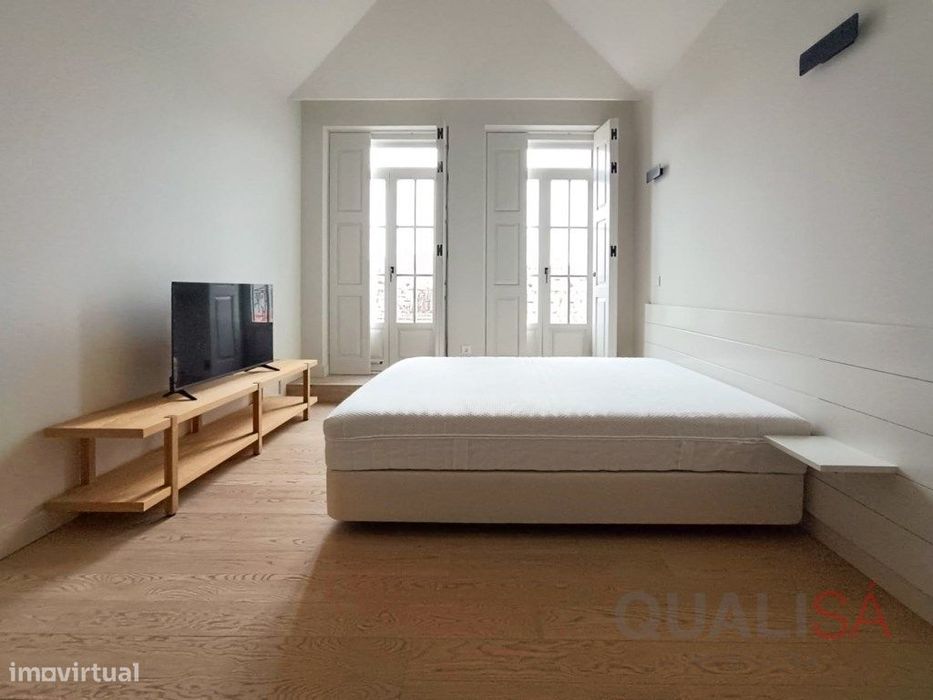 Apartamento T0 novo com varanda, equipado e mobilado, localizado no...