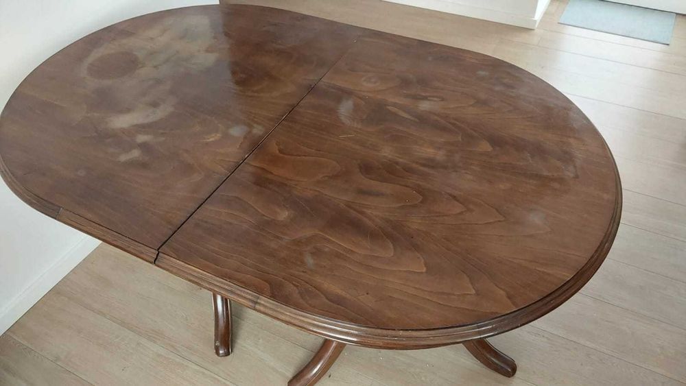 Mesa de madeira estilo clássico extensível