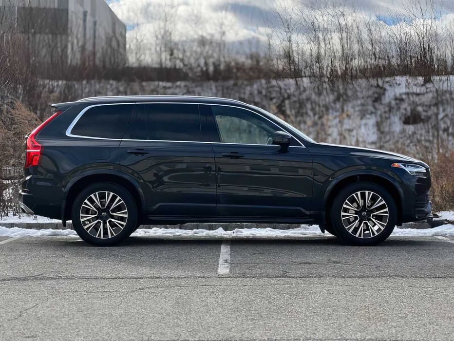 Volvo XC90      2021