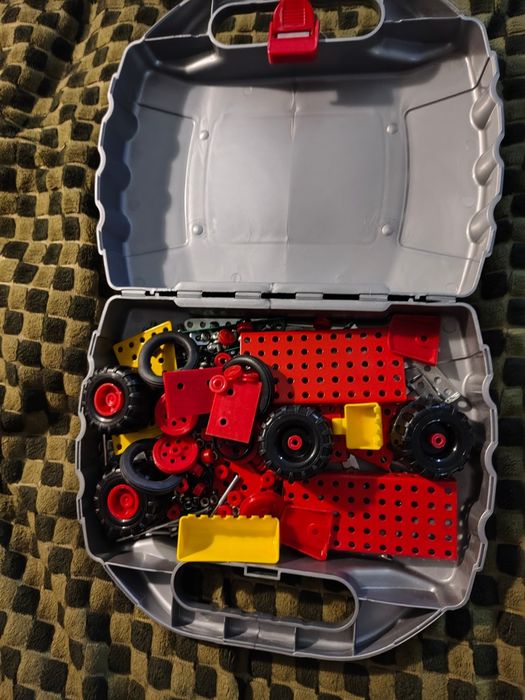 Продам металевий конструктор, декілька наборів