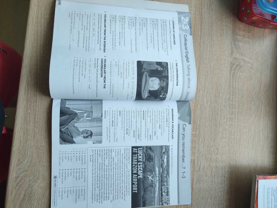 Sprzedam ćwiczenia English File Upper-intermediate z odpowiedziami.