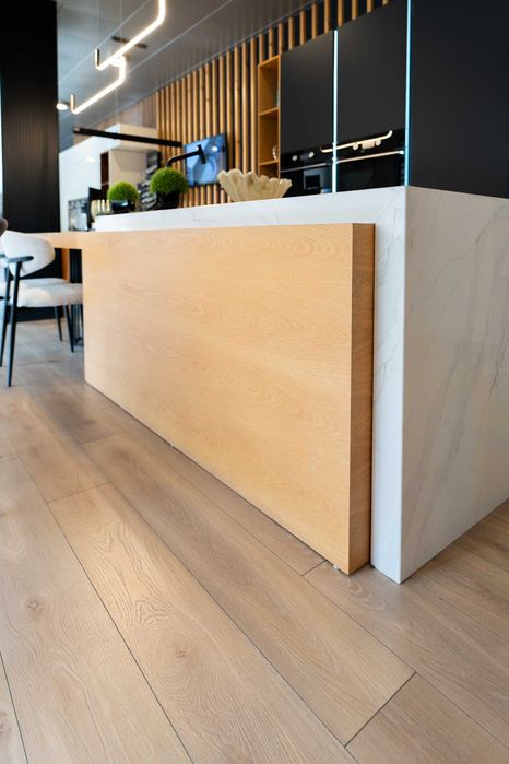 Cozinha de exposição moderna com eletrodomésticos – oportunidade