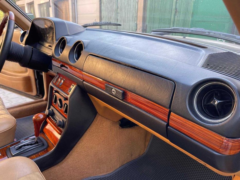 Mercedes - Benz W123 Coupe 230CE