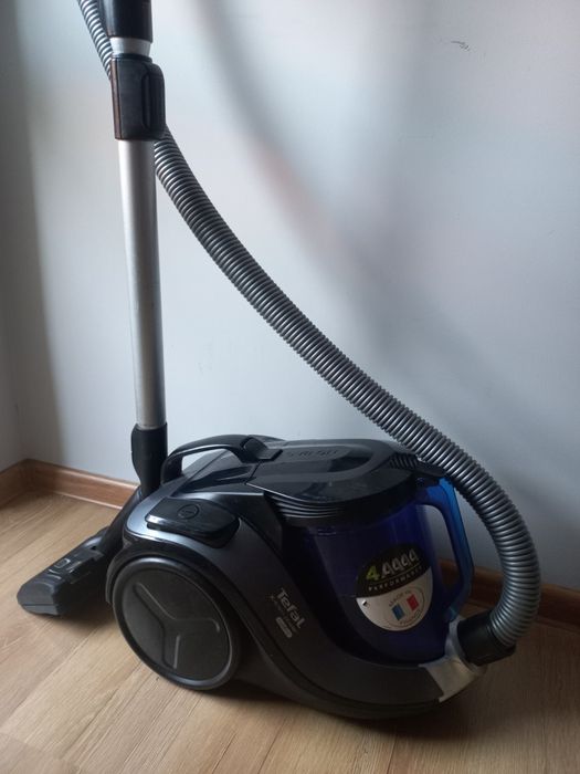 Odkurzacz bezworkowy przewodowy Tefal