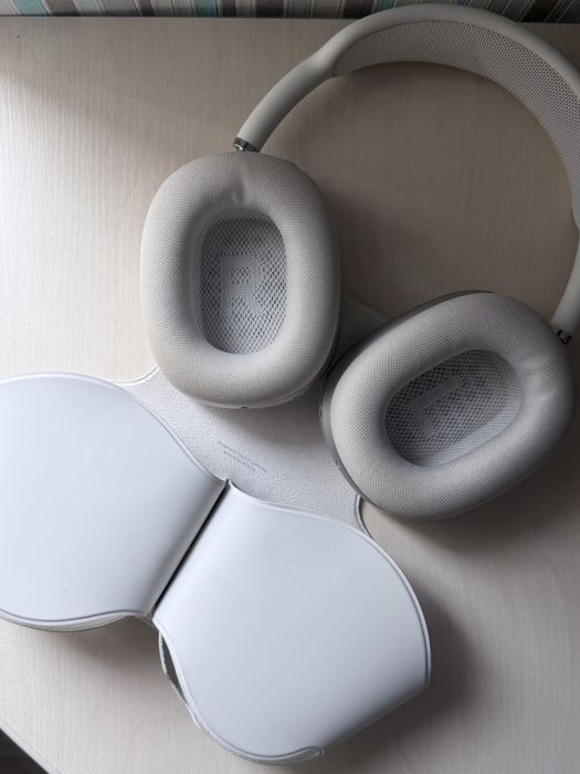 Apple AirPods Max Starlight