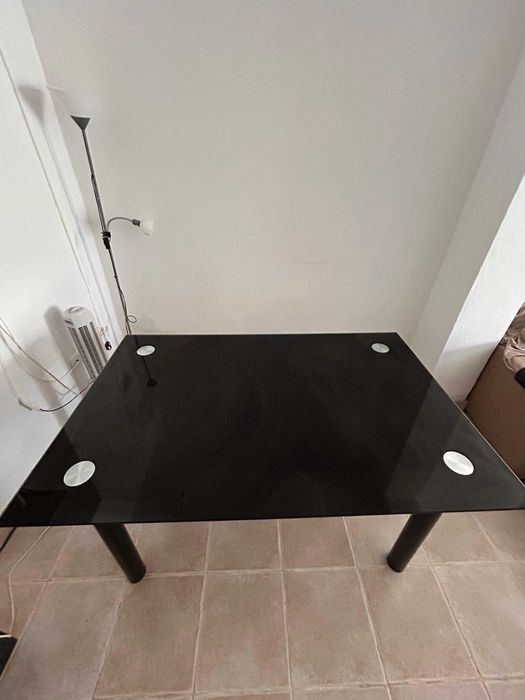 Mesa de Jantar com Tampo de Vidro