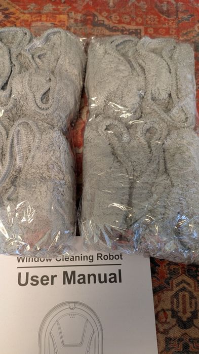 Robot do mycia okien z pilotem