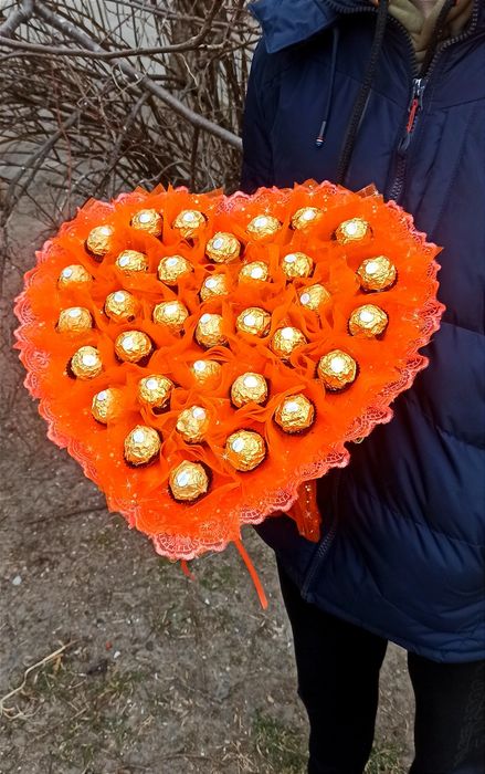 Букет з цукерок Ferrero Rocher 34 шт серце подарунок на 8 Березня