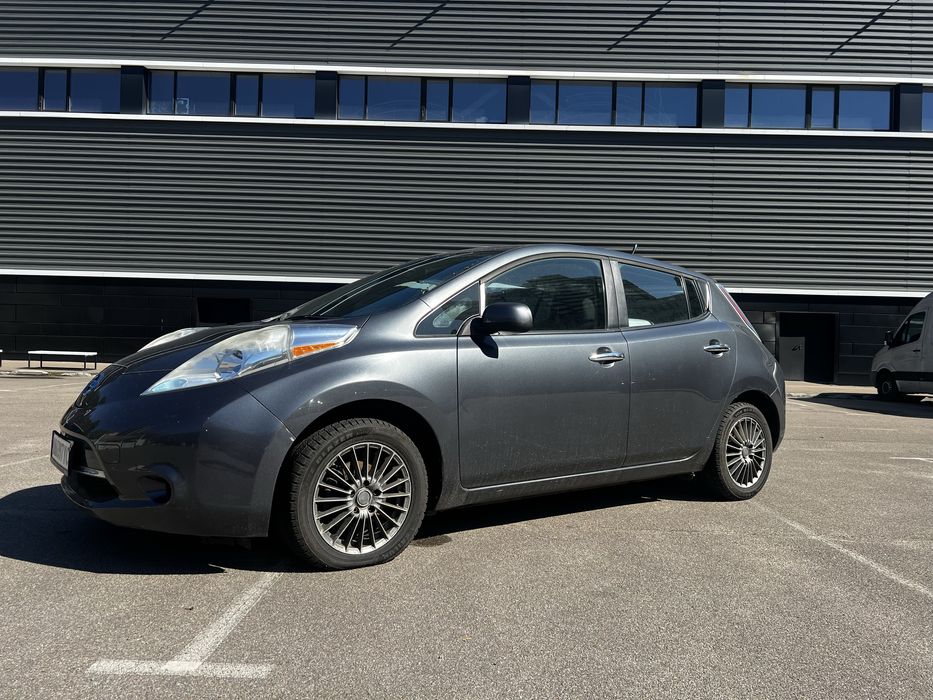 Продам Nissan Leaf