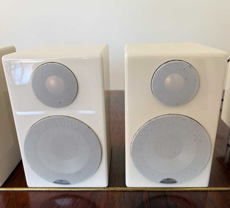 Monitor Audio Radius 5.1 — Subwoofer ativo + 5 colunas (branco)