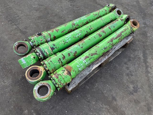 Koparka przeładunkowa sennebogen 821 komplet siłowników