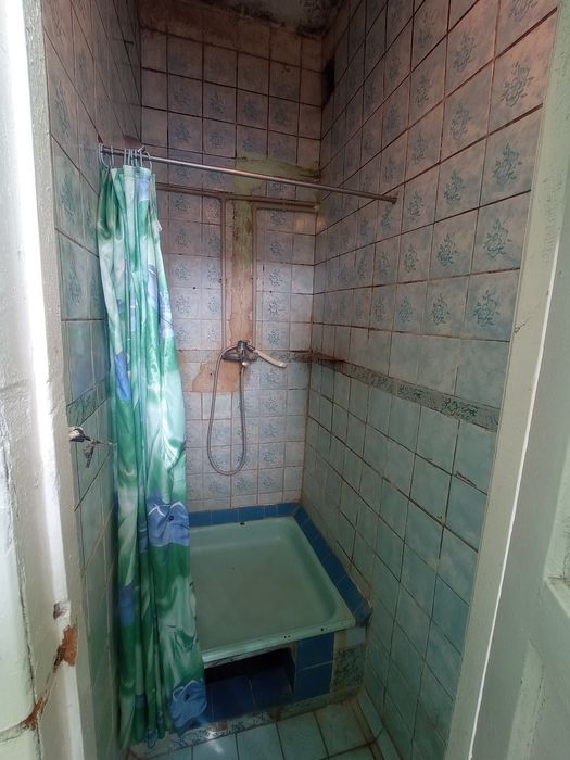 Продам гостинку район ТЦ МЭТРО