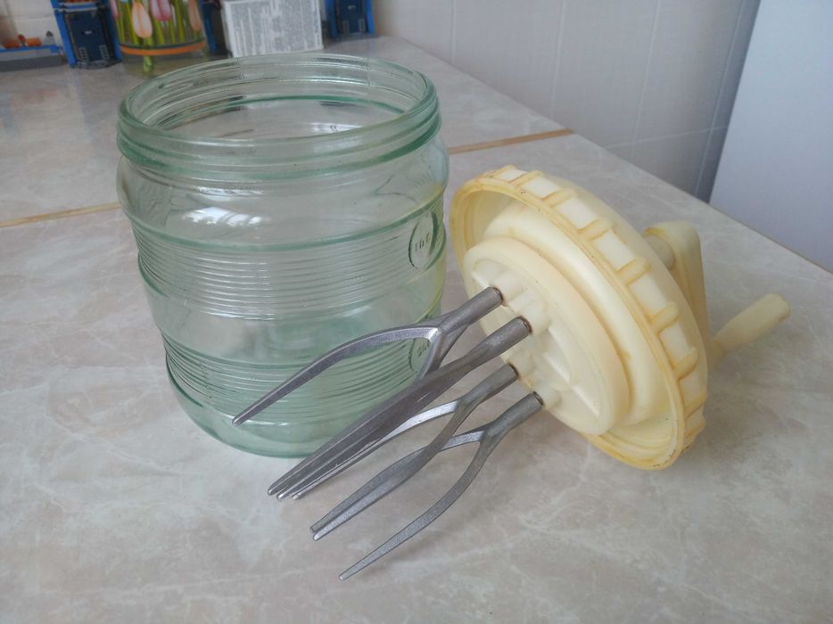 Недорого! Миксер ручной, советский, банка 1л.