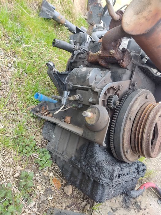 Silnik spalinowy 3 cylindrowy yanmar tk3.95a