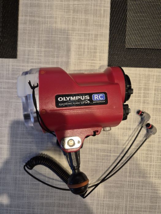 Olympus UFL-3 podwodna lampa błyskowa