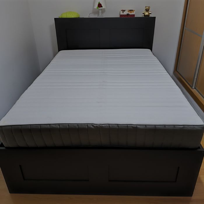 Cama de casal IKEA Malm com 4 gavetões