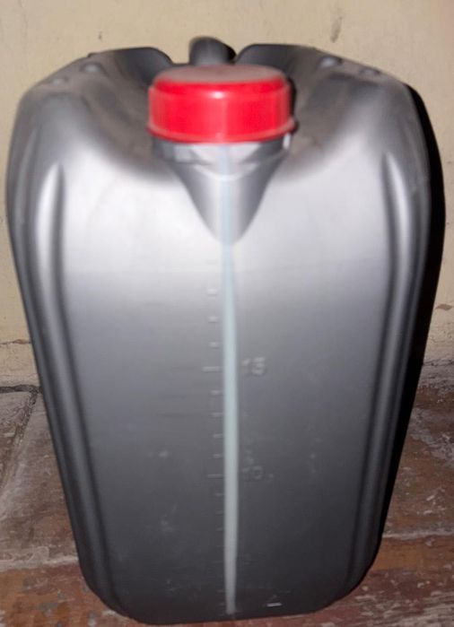 Продам пластикові каністри 20 л