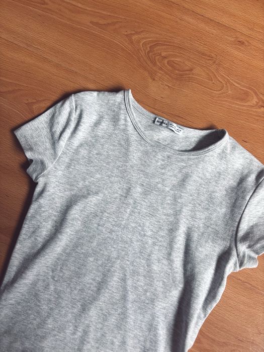 Basic bawelniany gladki top crop koszulka t-shirt szary melanz Bershka