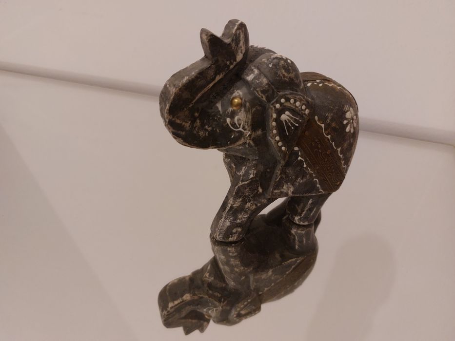 Słoń drewniany z okuciem