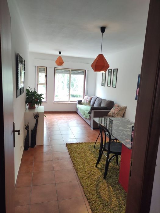 Apartamento com 86m², arrecadação e agradável vista para o jardim da zona norte