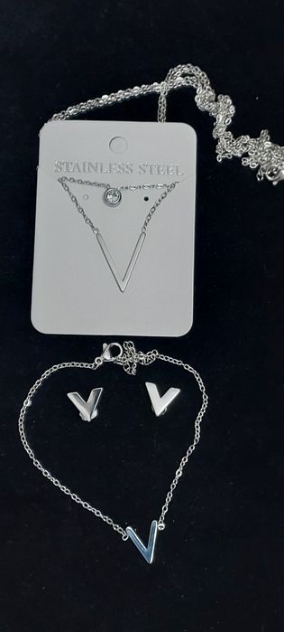 Srebrny komplet biżuterii "V"