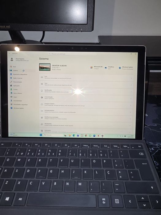 Surface Pro 7 com teclado e pen