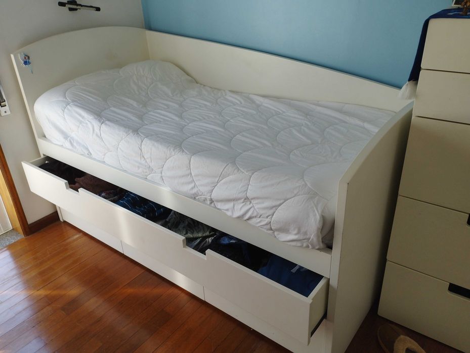 Cama de solteiro como nova