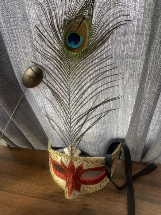 Декоративна прикраса ручної роботи з натуральним пірʼям Павліна