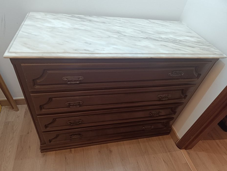 Vendo cómoda e mesas cabeceira
