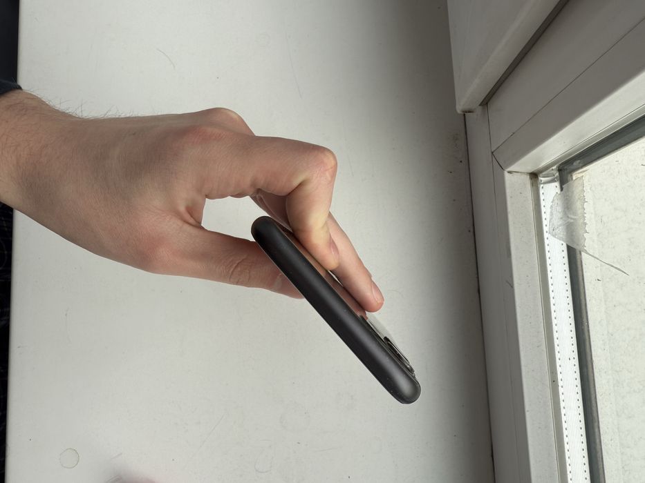 Айфон 11 64 гб чорний