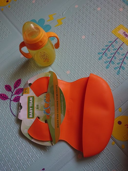 Силиконовый нагрудник Baby Team