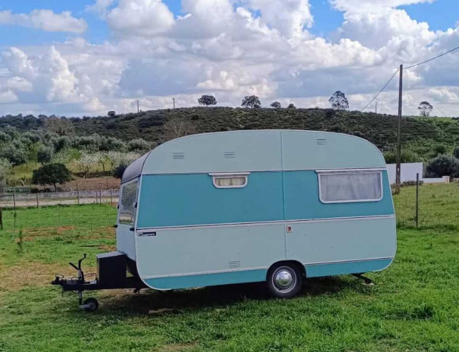 Para venda até final de Setembro. Caravana Vintage muito rara - Cygnet 12 com 50 anos