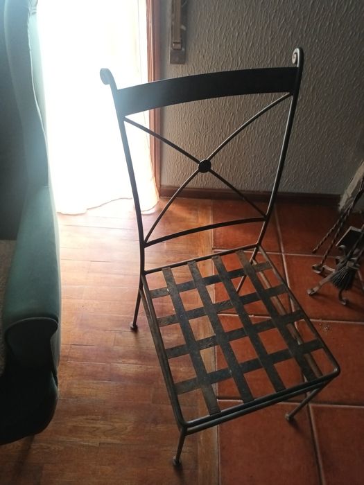 2  Cadeiras em ferro